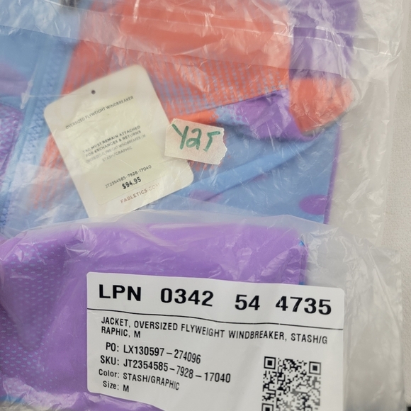 NWT Fabletics Oversized Flyweight Windbreaker in stash/ graphic size Med - Picture 5 of 5